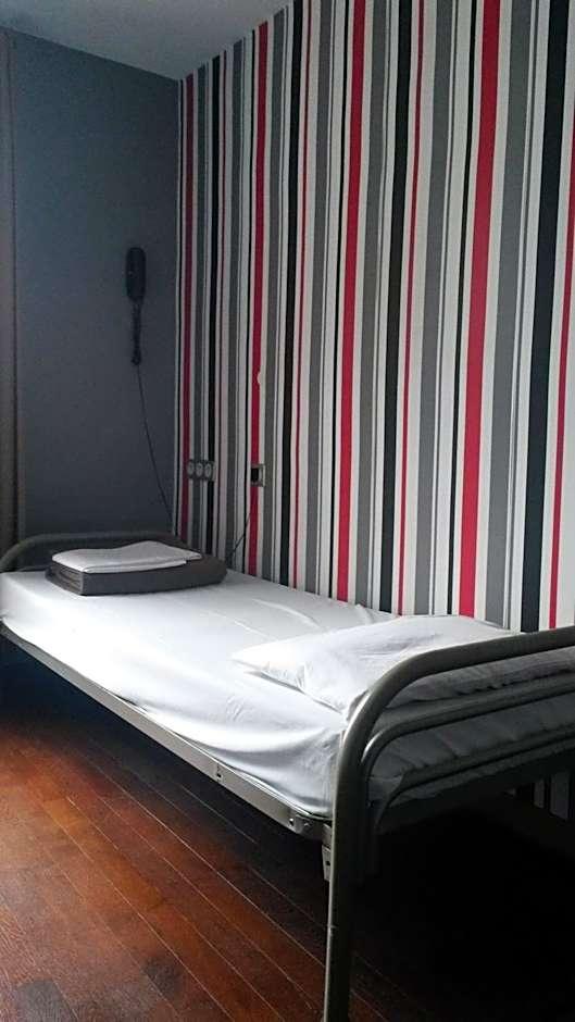 Cama en habitación compartida mixta de 4 camas